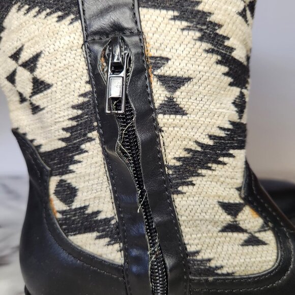 FOREVER 21 WOMENS SIZE 7 - 7.5 LOW HEEL BOOTS - Picture 7 of 11